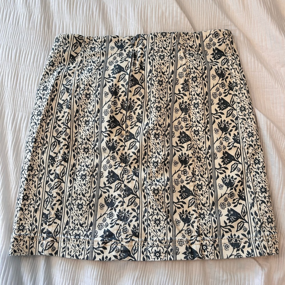 Free People mini skirt blue white floral sz 4 EUC